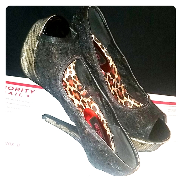 FREDERICK'S OF HOLLYWOOD 8.5 STILETTO PUMP - Picture 3 of 14